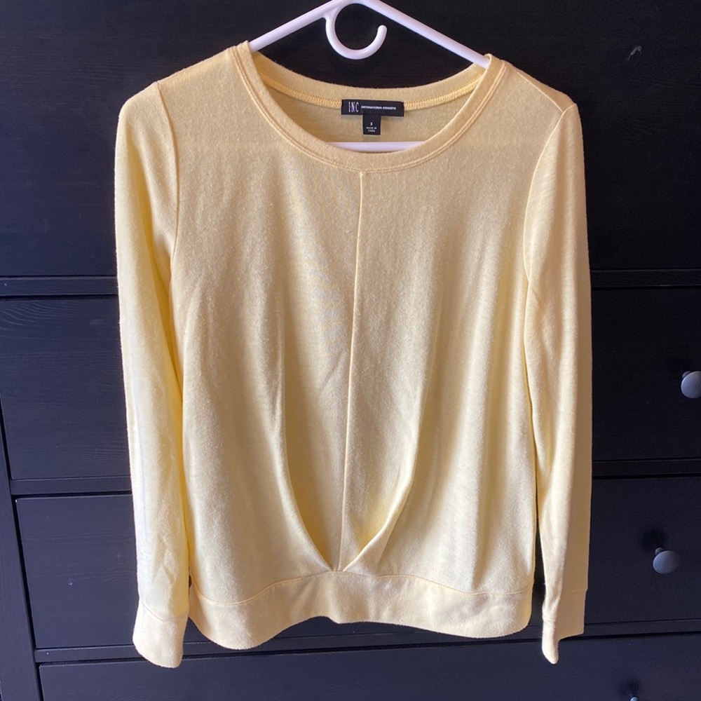 Yellow sweater - Picture 1 of 3